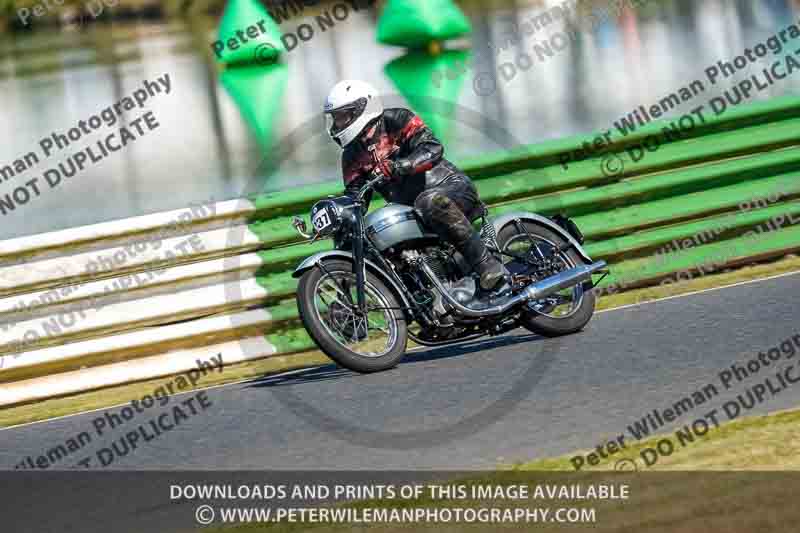Vintage motorcycle club;eventdigitalimages;mallory park;mallory park trackday photographs;no limits trackdays;peter wileman photography;trackday digital images;trackday photos;vmcc festival 1000 bikes photographs